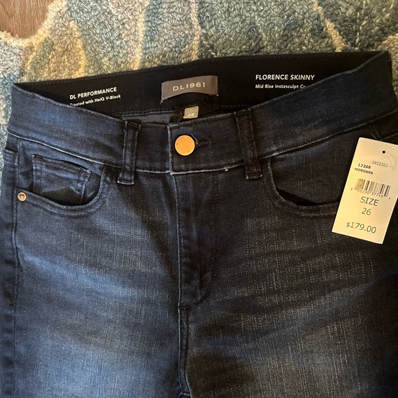 DL1961 Florence Crop Jeans - Picture 5 of 11